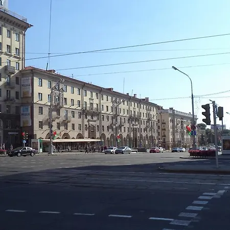Appartamento Apartment On Nezavisimosti 42 With A Living-Room And Three Bedrooms *
